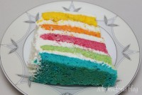 tort tęczowy bita śmietana kolorowy biszkopt urodzinowy
