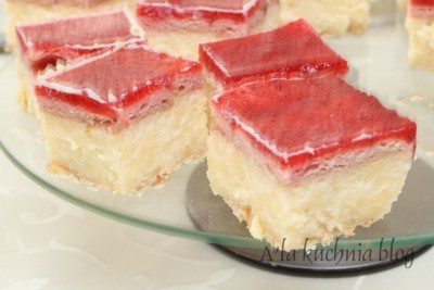 ciasto budyniowe MUS Truskawkowy galaretka  masa herbatniki bez pieczenia przepis łatwe szybkie