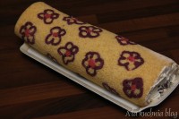 rolada joconde cake kwiaty owoce bita smietana deser