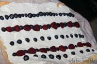 rolada joconde cake kwiaty owoce bita smietana deser