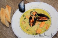 mule małże skorupiaki w winie białe wino warzywa masło bazyliowe duszone