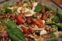 sałatka szpinak pieczarki orzechy włoskie boczek feta szybka baby dressing pomarańczowy