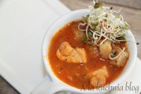 zupa rybna krewetki mieszanka morska smakowita pajda smalczyk roślinny pomidorowa frutti di mare